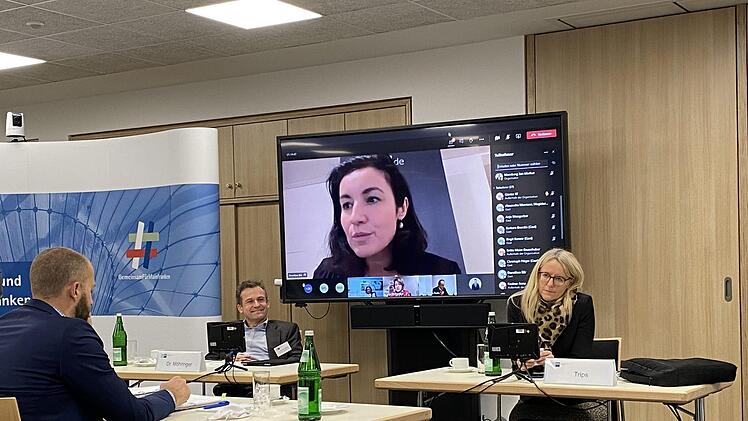 Die Jahresabschluss-Vollversammlung der IHK Würzburg-Schweinfurt tagte in hybrider Form, rund zwei Drittel der Unternehmer nahmen online teil, ebenso wie Staatsministerin Dorothee Bär, die zum Stand der Digitalisierung in Deutschland sprach. Foto: IHK