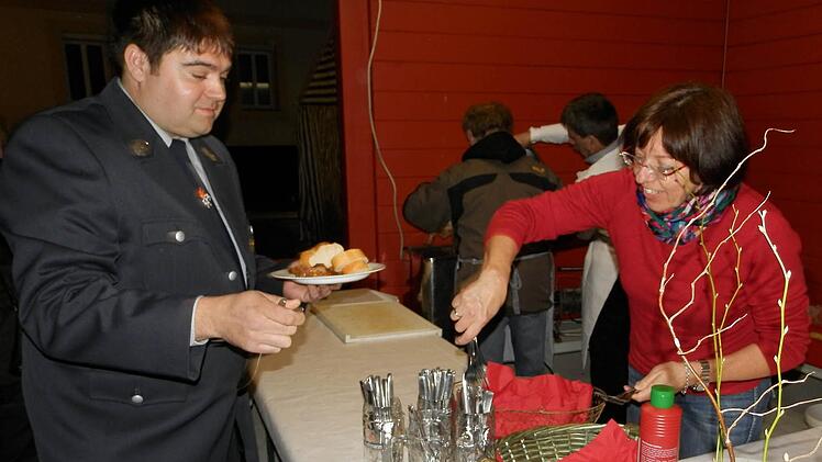 Nach der Einweihung waren alle zum Essen eingeladen. Foto: Rainer Fritsch