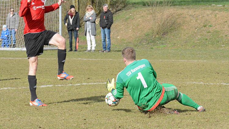 Zugepackt hat Florian Erhard im Totopokalspiel gegen den FC Fuchsstadt. Foto: ssp