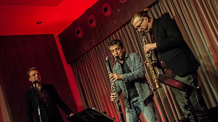 "Favo" in Coburg: Falk Breitkreuz, Volker Schlott und Sander de Winne (von links) gastierten bei "Leise am Markt". Foto: Jochen Berger