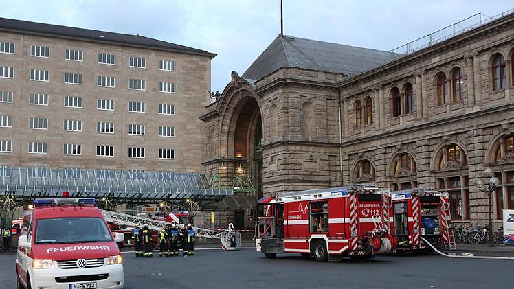 Feuerwehreinsatz am Nürnberger Hauptbahnhof am Freitagabend. Foto: NEWS5
