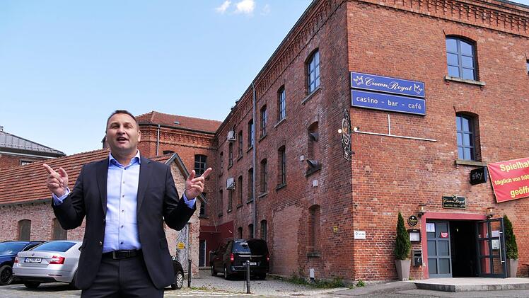 Das LCC-Kommunalunternehmen samt seinem Vorsitzenden Jürgen Baumgärtner hat große Pläne mit dem Kühnlenzhof.  Foto: Sandra Hackenberg
