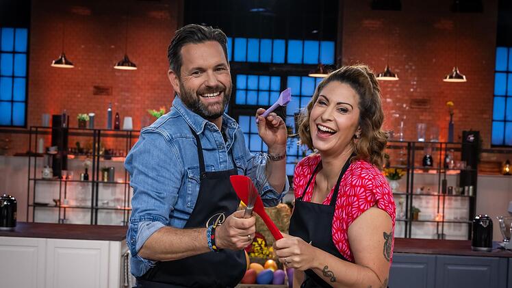 Das Moderatoren-Duo Matthias Killing und Madita van H&uuml;lsen will sich den goldenen Cupcake und 10.000 Euro f&uuml;r den guten Zweck sichern.