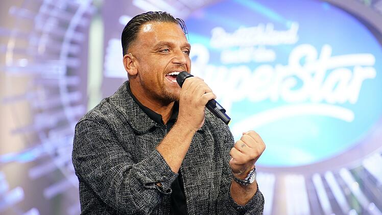 Auf Dieters Bitte sang Menowin nocheinmal und zwar "I Just Called To Say I Love You" von Stevie Wonder. Genauso wie damals beim Casting 2010 - und immer noch so toll.