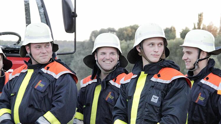 ...und danach zu seinen Freunden von der Feuerwehr nach Neuses zur Übung.