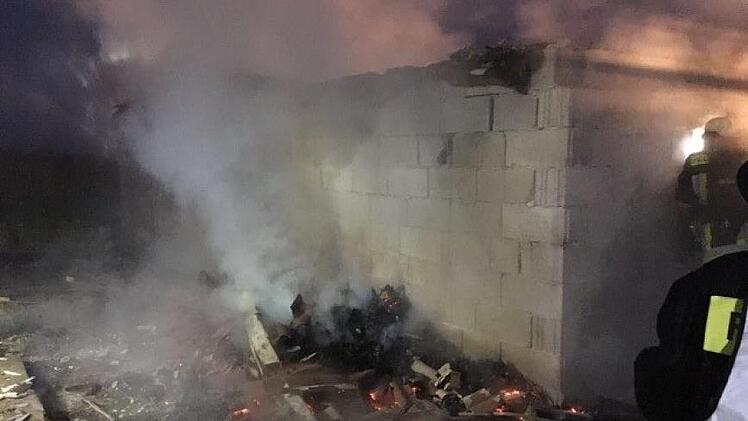 Jugendtreff brennt nieder.Foto: Roman Ziegler/Feuerwehr Gauaschach