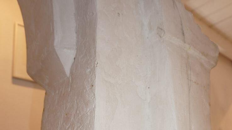 Das Gipsmodell des Turms der Erinnerung hat Heike Metz behalten.  Marion Eckert