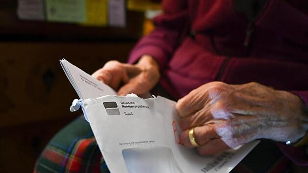 Rentnerin verklagt Ampel-Regierung wegen Energiegeld - "Riesen-Schweinerei"