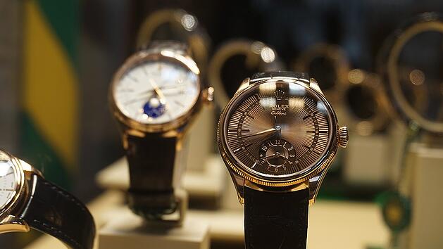 Eine Luxusuhr für kleines Geld? Hier ist Skepsis angesagt.