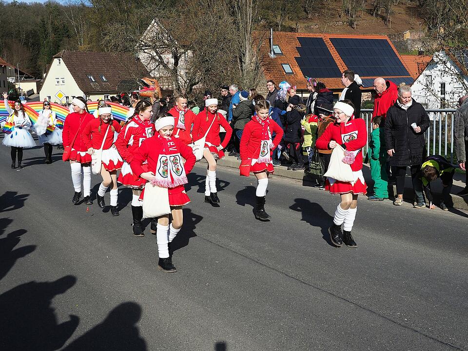 Buntes Faschingstreiben lockte tausende Besucher an.