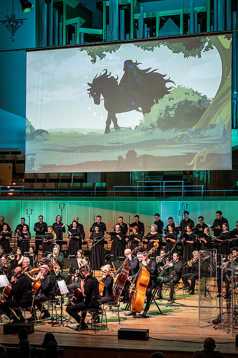 Großes Orchester, Solisten und Sänger!