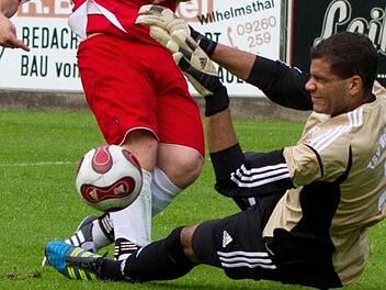 Der Torwart des TSV Weißenbrunn, Michael Edemodu, ist ein großer Rückhalt für seine Mannschaft, die in der Kreisklasse souverän die Tabelle anführt. Foto: Archiv
