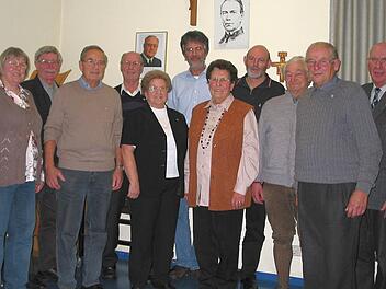 Die anwesenden Geehrten (von links): Vorsitzende Elli Lummel-Müller, Werner Hofbauer, Josef Dörflinger, Josef Fuchs, Hildegunde Fuchs, Wilfried Rost, Hildegunde Wiesner, Karl-Heinz Jäger, Alfred Eller, Mauritz Wiesner und Vorsitzender Herbert Stamm Foto: Thomas Dill