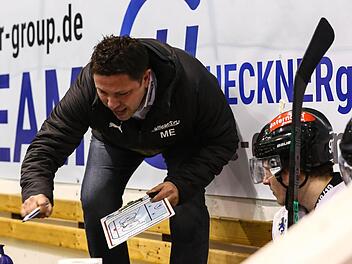 Martin Ekrt, Trainer der Höchstadt Alligators, forderte vor dem Frankenderby von seinem Team, präsenter vor dem gegnerischen Tor zu sein. Gegen Selb klappte das zwar phasenweise, trotzdem verloren die Alligators mit 1:3. Foto: Christian Fölsner
