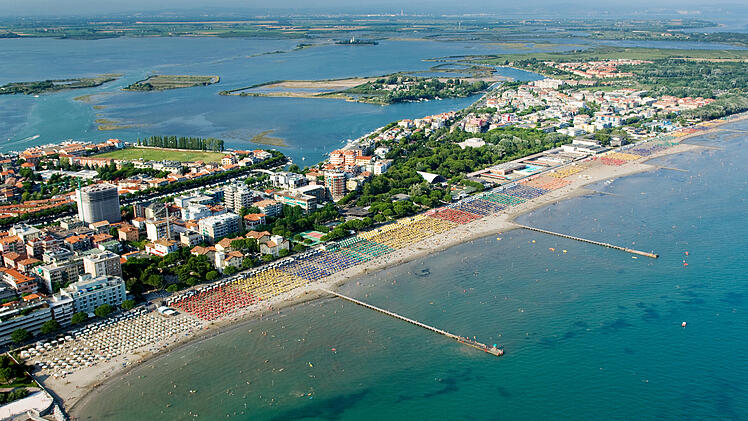 1-52_veduta aerea_Grado e laguna_ph_