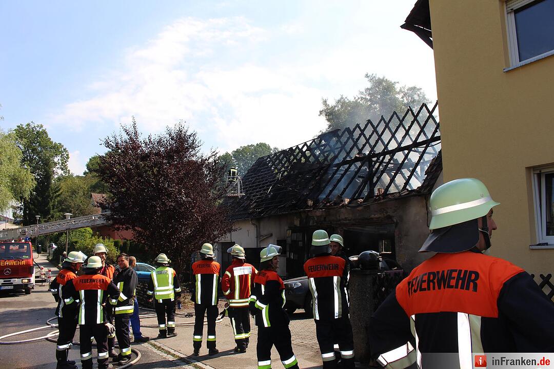 Garage in Burgthann brennt ab