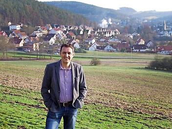 Jörg Neubauer setzt sich nach eigenen Angaben mit Leidenschaft für Weißenbrunn ein - und das nicht nur wegen der Wahl. Foto: Veronika Schadeck