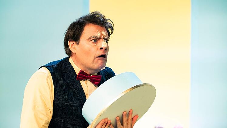 Frank Anders (Max Giermann) ist das Gesicht der beliebten Kindersendung "Sachen und Lachen". Vor der Kamera ist er der beliebte und sympathische Kinderfreund. Abseits des Sets offenbart der Mann aber durchaus Abgr&uuml;nde.