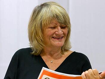 Emma-Chefin Alice Schwarzer stellt eine Studie des Meinungsforschungsinstituts Allensbach zur Emanzipation vor. Foto: Tim Brakemeier/dpa