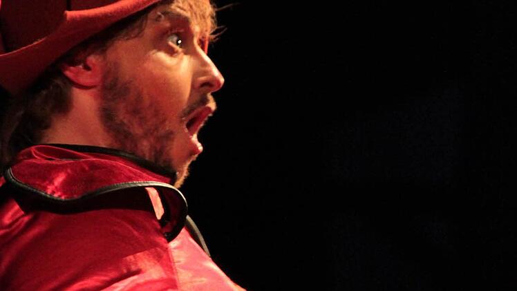 Daniel Ganzleben als stets betrunkener "Holzapfel".