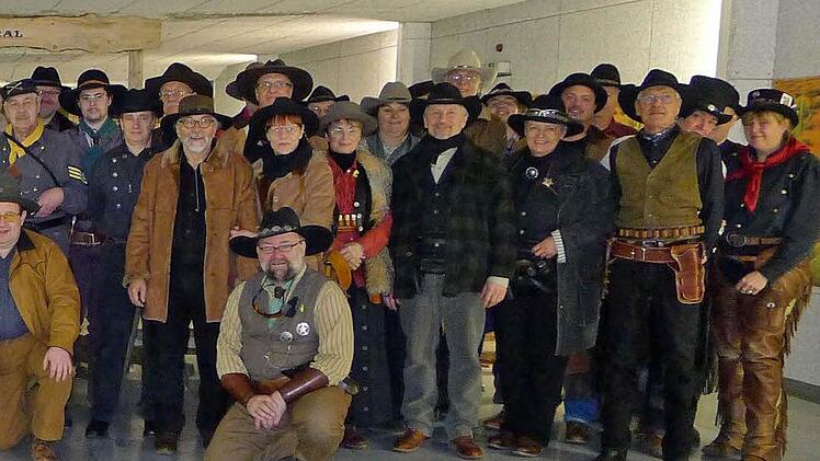 Eine illustre Gesellschaft: Eine Rekordbeteiligung verzeichneten "Light Rock Cowboys" der königlich-privilegierten Scharfschützengesellschaft bei ihrer "Winter-Challenge". - Foto: kag