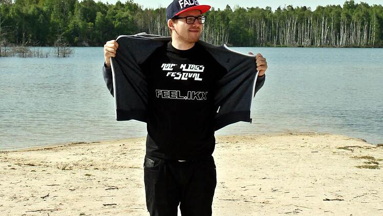 Auch der Schwandorfer Rapper "Feel..ikx" spielt für den guten Zweck. Foto: privat.