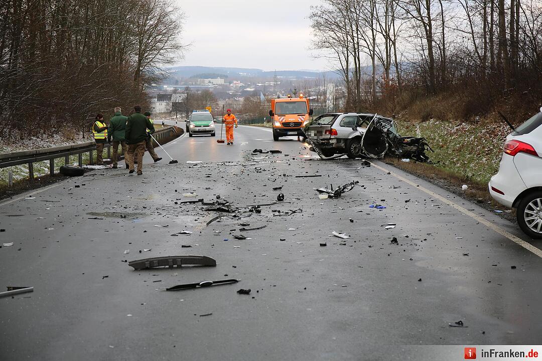 Frontalkollision auf B15 bei Döhlau