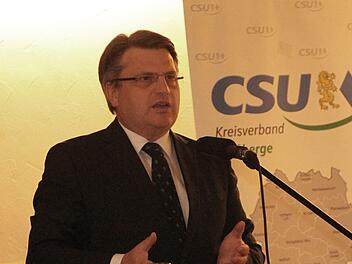 Justizminister Winfried Bausback bei seinem Vortrag in Breitbrunn.Foto: Günther Geiling.
