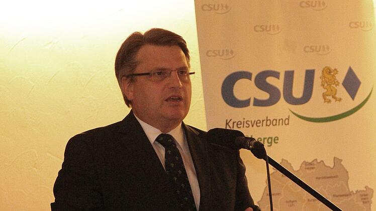 Justizminister Winfried Bausback bei seinem Vortrag in Breitbrunn.Foto: Günther Geiling.