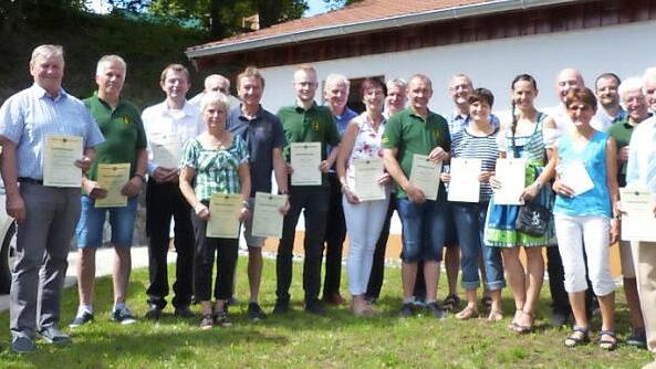 Die Auszeichnung langjähriger Mitglieder stand im Mittelpunkt des Familientags des Frankenwaldvereins Wartenfels.  Foto: Klaus-Peter Wulf
