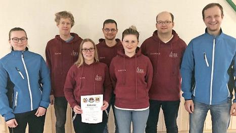 Strahlende Ludwigsstadter Luftgewehrschützen nach dem Erreichen des Klassenerhalts in der Bayernliga: (v. l.) Carolin Grüdl, Florian Martin, Lina-Marie Harnisch, Steve Hofmann, Annika Welsch, Christoph Methfessel, Florian Bauer (es fehlt: Linda Koch)  Foto: Jochen Solbrig