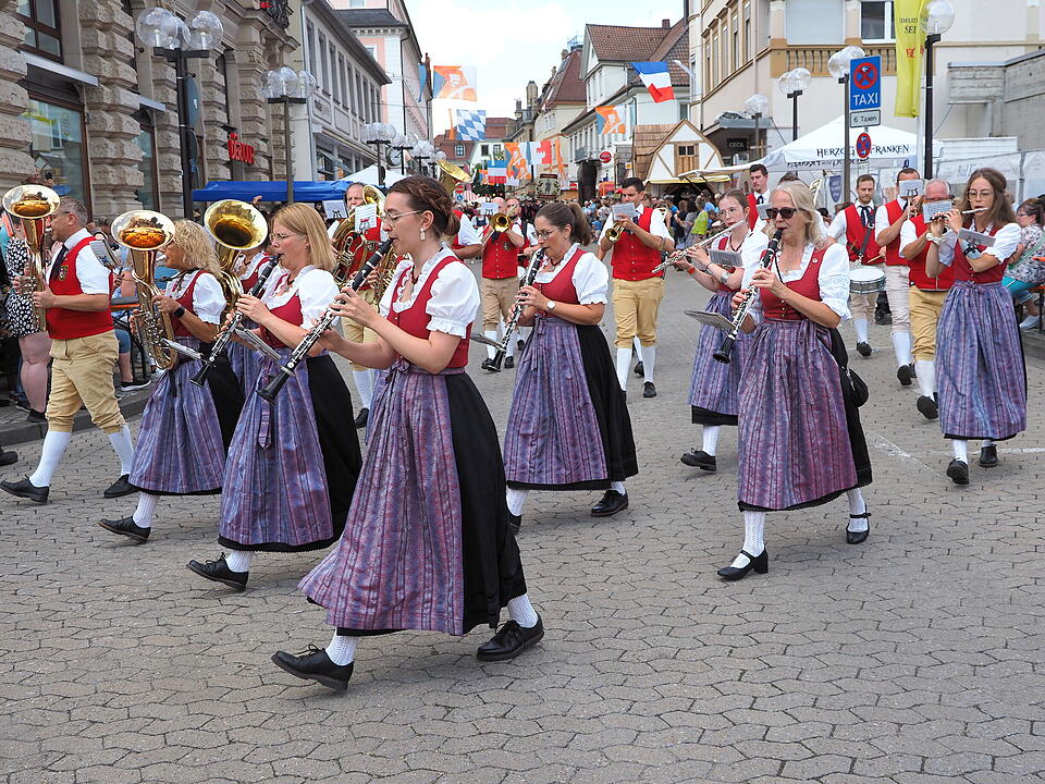 Großer historischer Festzug durch Bad Kissingen!