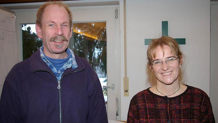 Die Dekanate Castell und Markt Einersheim kooperieren in der Kinder- und Jugendarbeit. Die beiden hauptamtlichen Jugendreferenten Thomas Ehrlitzer aus Castell und Eva Lehner-Gundelach freuen sich auf die Zusammenarbeit.