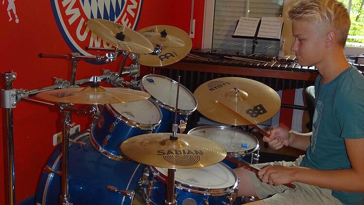 Bis vor kurzem konnte Jonas Lerche noch beides unter einen Hut bekommen - den Fußball und die Musik. Jetzt will er sich aber konzentriert auf ein Musikstudium vorbereiten. Foto: Johanna Eckert