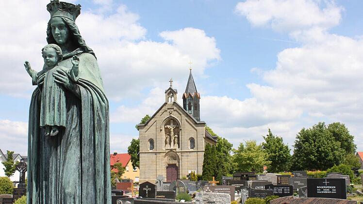Blick über den Ebensfelder Friedhof