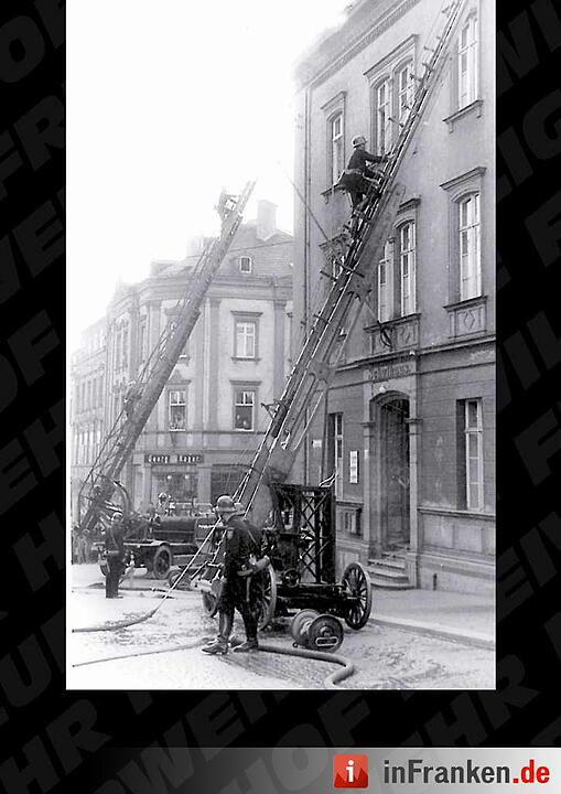 Feuerwehr-Kalender Hof 2016: Brandheiße Einsätze