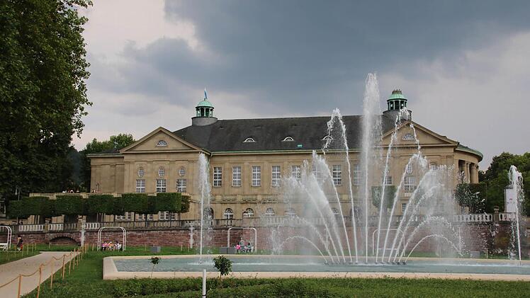 Blick vom Rosengarten zum Regentenbau. Foto: Ralf Ruppert