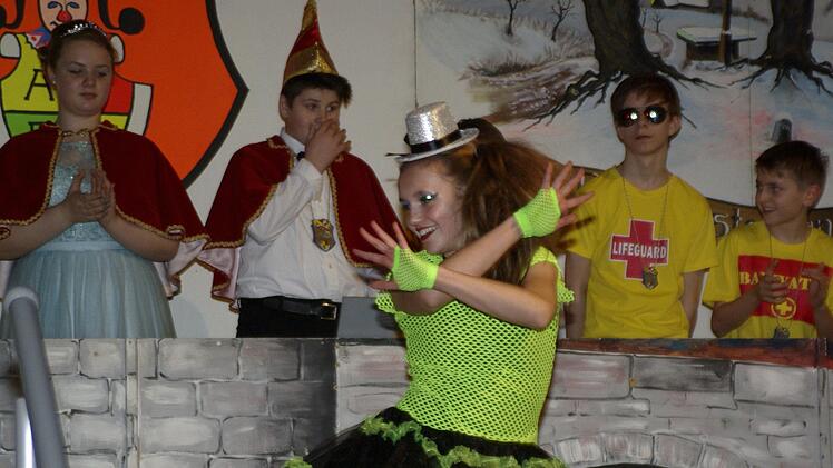Die Euerdorfer "Dancing Kids" wirbelten zu Hits aus fünf Jahrzehnten. Winfried Ehling