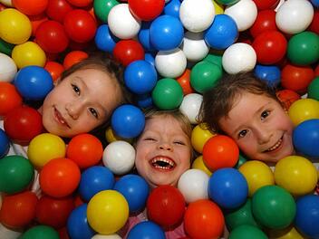 Wir geben Ihnen Tipps, wie Sie den Kindergeburtstag in Nürnberg zu einer unvergesslichen Feier machen. Symbolfoto: Barbara Sax/dpa