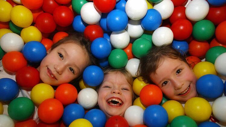 Wir geben Ihnen Tipps, wie Sie den Kindergeburtstag in Nürnberg zu einer unvergesslichen Feier machen. Symbolfoto: Barbara Sax/dpa