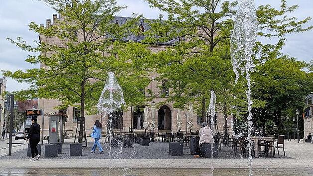 Nicht nur die Wasserfont&auml;nen springen am Samstag rund um den Albertsplatz.