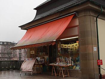 Im Pavillon an der Ludwigsbrücke, wo früher Bücher verkauft wurden, soll eine Vinothek einziehen. Foto: Carmen Schmitt/Archiv