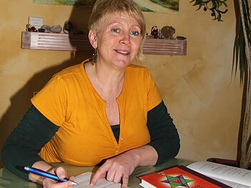 Loretta Steinhäuser betrachtet das Jahr 2014 aus numerologischer Sicht: Es bringt Veränderungen und tiefer gehende Einsichten und Erkenntnisse.  Foto: Sonja Adam