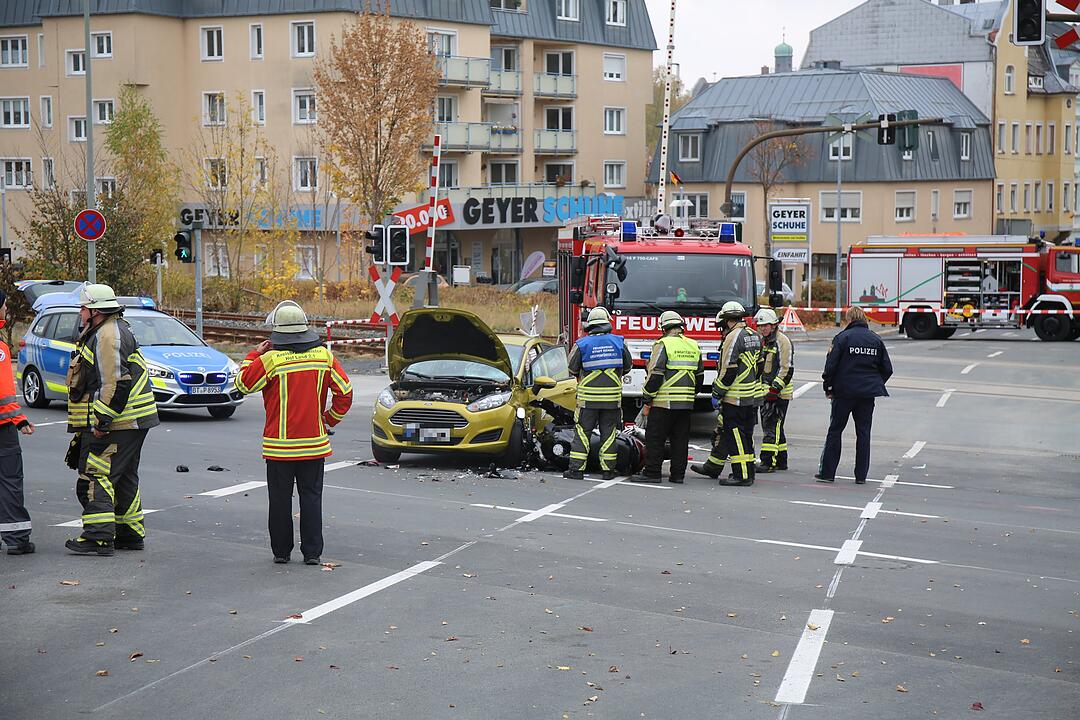 Vier Personen nach Kreuzungsunfall verletzt