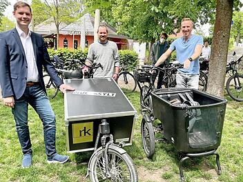 B&uuml;rgermeister und Mobilit&auml;tsreferent Jonas Gl&uuml;senkamp, Ralph Kilian und der stellvertretende ADFC-Bayern-Vorsitzende Christian Hader haben ein Faible f&uuml;r&rsquo;s Lastenrad.