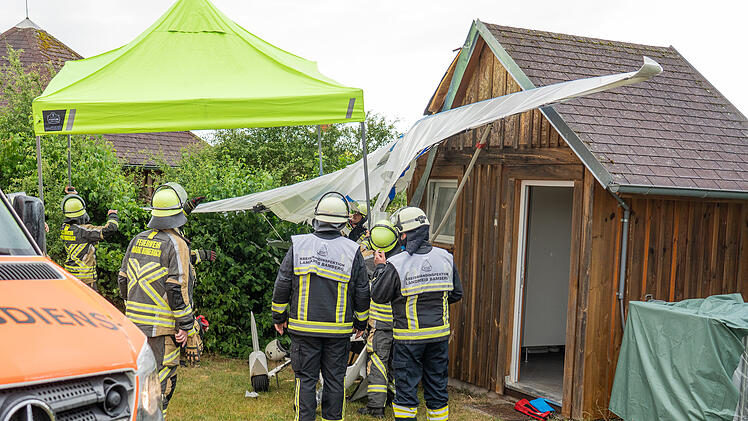 Ultraleichtflugzeug st&uuml;rzt in Holzh&uuml;tte bei Burgebrach