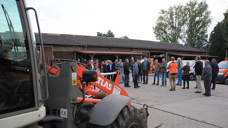 Der Fuhrpark wurde den Stadtratsmitglieder vorgestellt.