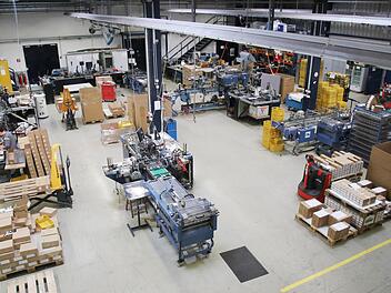 Unter streng geschützten Bedingungen produziert die Firma TCS in Bamberg. In der Fabrik wird jede Ecke videoüberwacht. Es gibt laut TCS keine toten Winkel. Foto: Sebastian Schanz