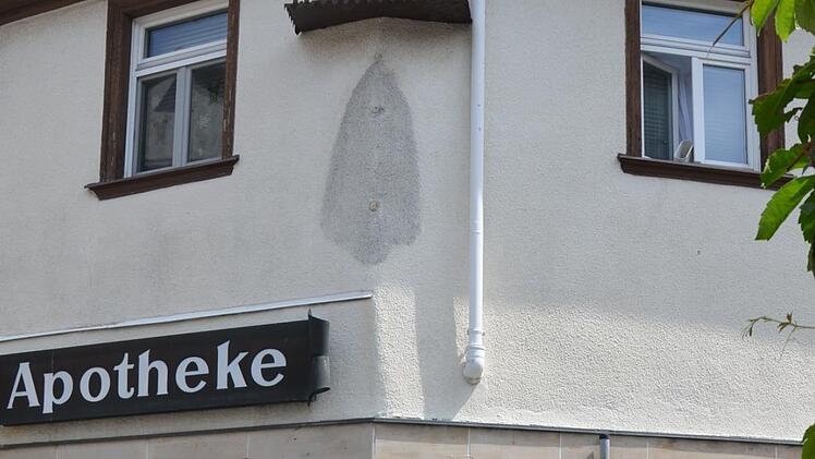18 Monate lang fehlte etwas am Hauseck.  Foto: Gäbelein