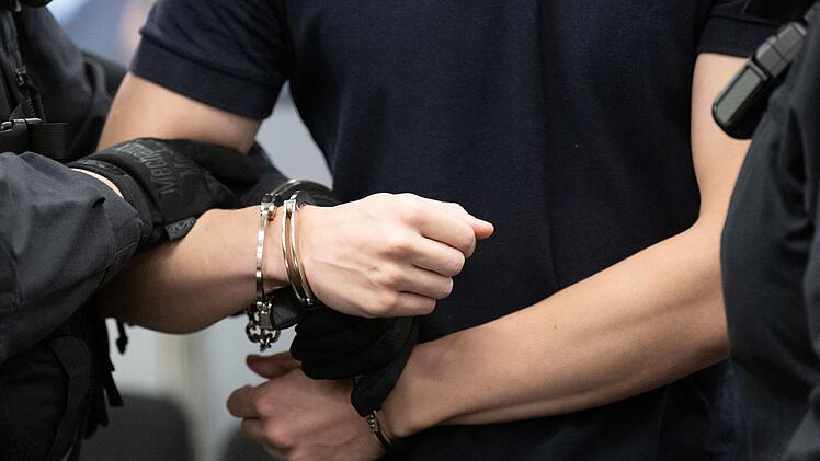 Prozessbeginn gegen mutma&szlig;liche Mitglieder einer Neonazi-Gruppe